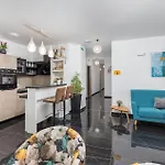 Apartment In With Wifi *