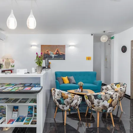 Lovely In With Wifi * بولا